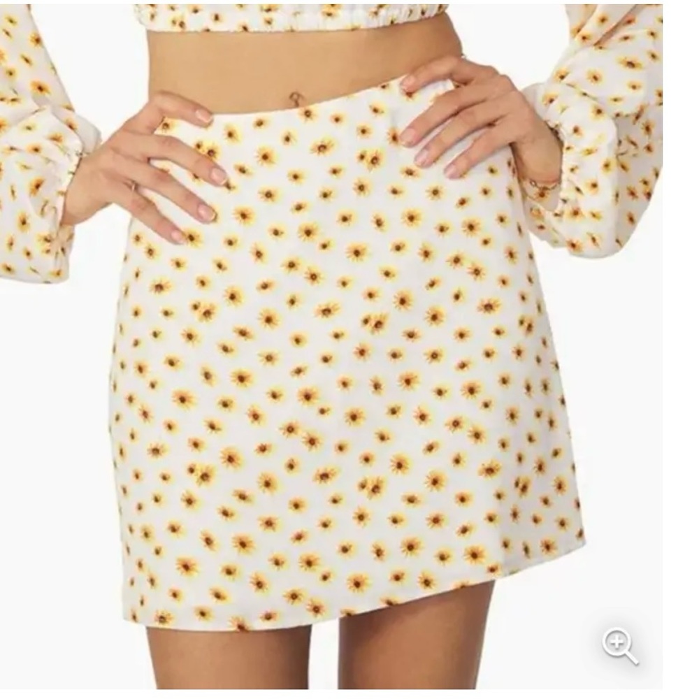 We Wore What NWT Ditsy Daisies Floral Mini Slip Skirt